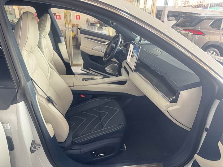 Фото 4 - Zeekr 001