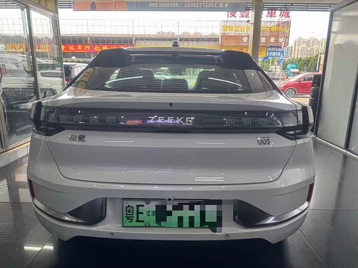 Фото 7 - Zeekr 001