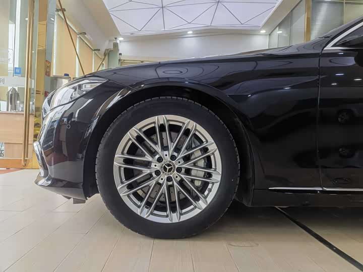 Фото 15 - Mercedes-Benz S-Class