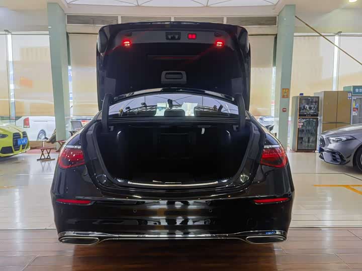 Фото 16 - Mercedes-Benz S-Class