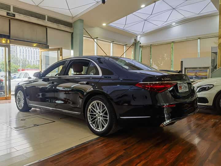 Фото 19 - Mercedes-Benz S-Class