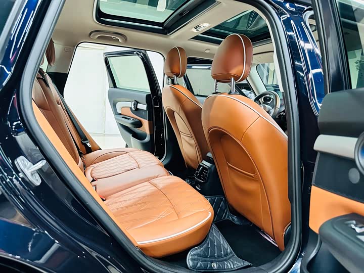 Фото 32 - Mini Clubman