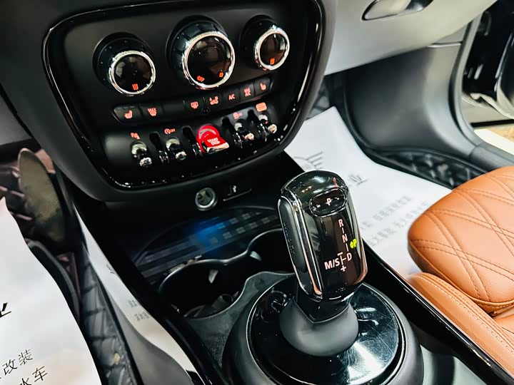 Фото 40 - Mini Clubman