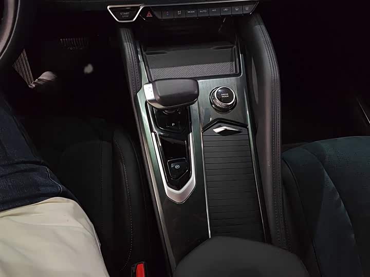 Фото 7 - Geely Monjaro