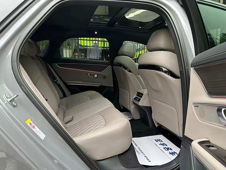 Фото 20 - BYD Han