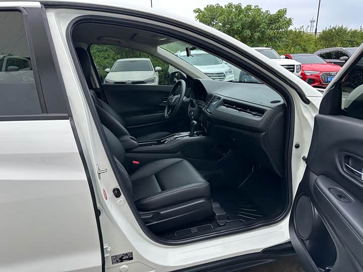 Фото 14 - Honda Vezel