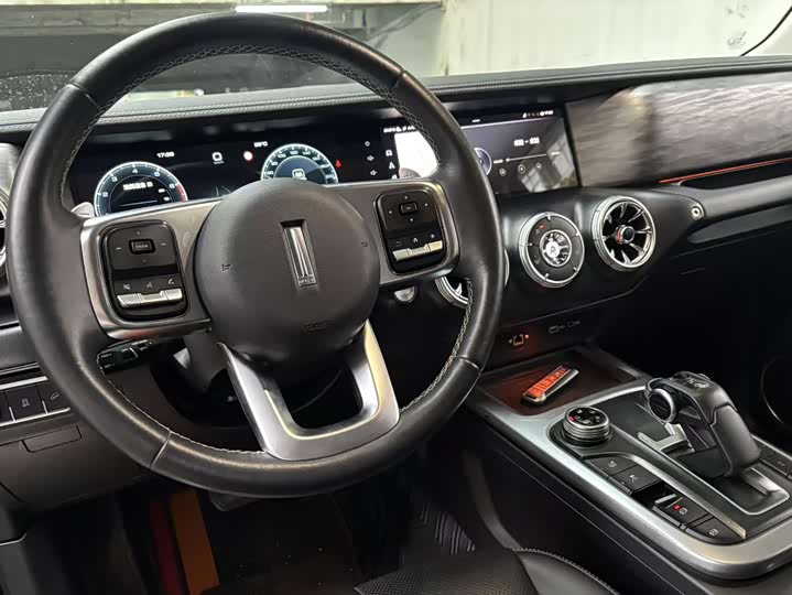 Фото 14 - Tank 300