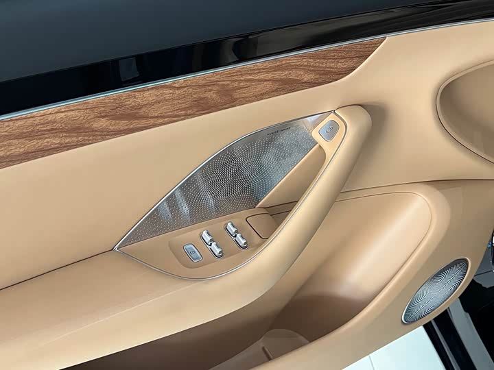 Фото 11 - Luxeed R7