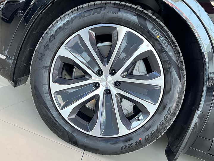 Фото 7 - Luxeed R7