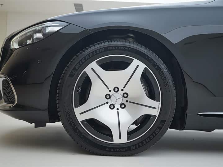 Фото 14 - Mercedes-Benz Maybach S-Class