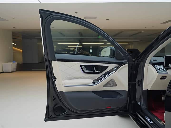 Фото 16 - Mercedes-Benz Maybach S-Class