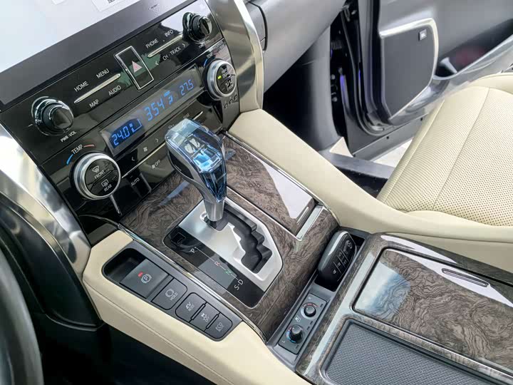 Фото 10 - Toyota Alphard