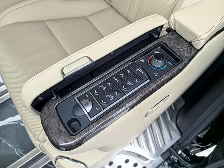 Фото 13 - Toyota Alphard