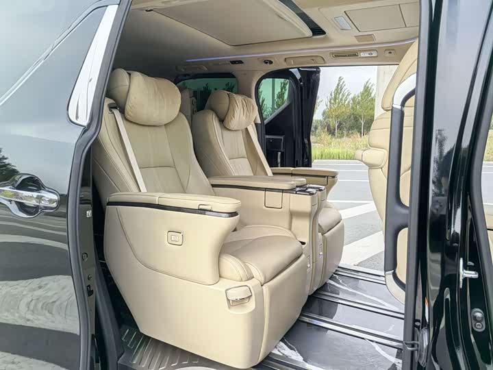 Фото 16 - Toyota Alphard