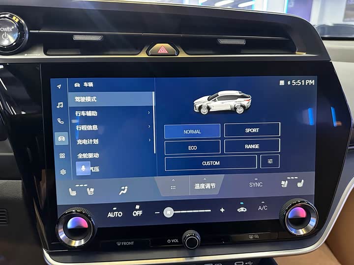 Фото 18 - Lexus RZ