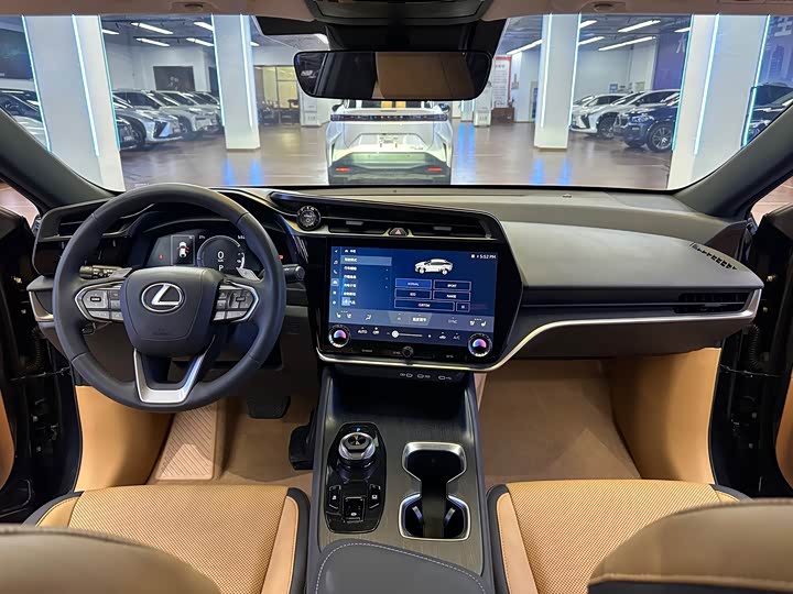 Фото 23 - Lexus RZ