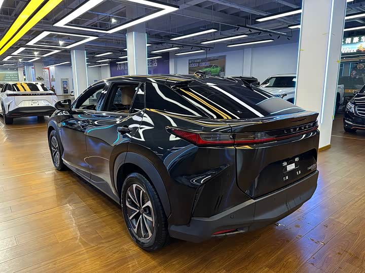 Фото 7 - Lexus RZ