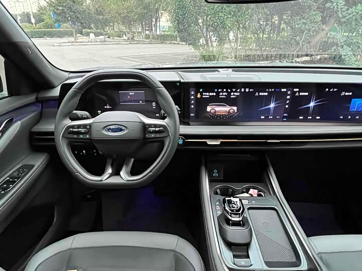 Фото 10 - Ford Edge