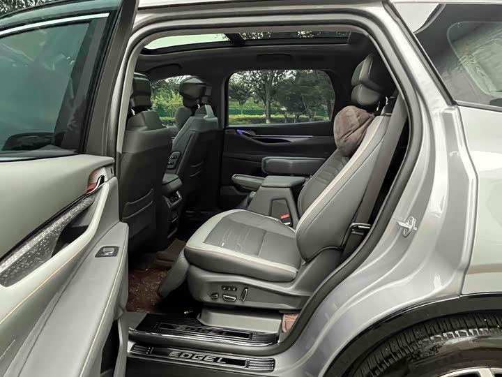 Фото 14 - Ford Edge