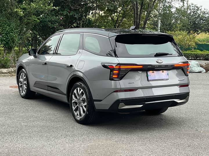 Фото 4 - Ford Edge