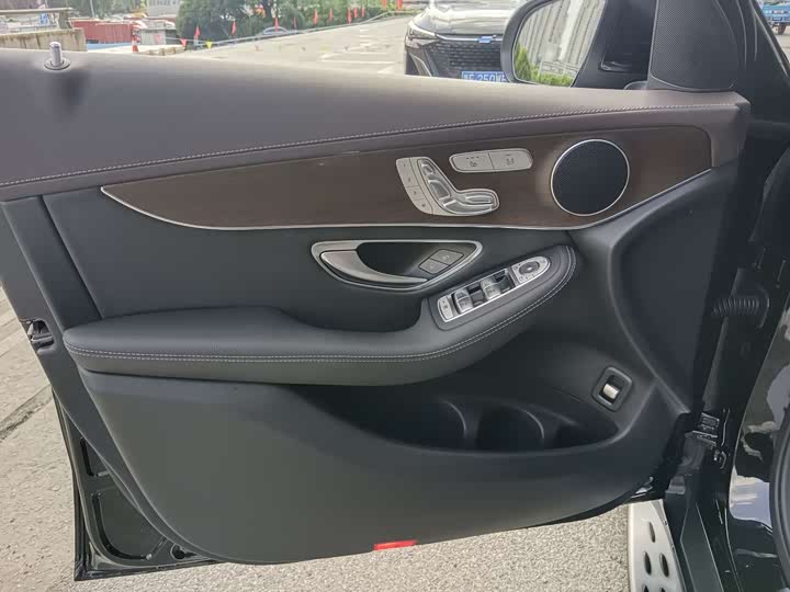 Фото 13 - Mercedes-Benz GLC-Class