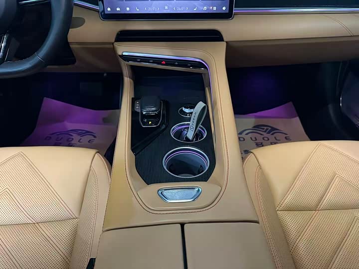 Фото 12 - Zeekr 001