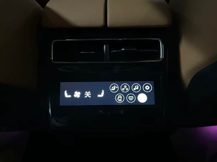 Фото 13 - Zeekr 001