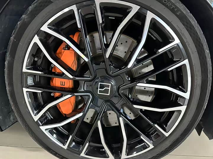 Фото 15 - Zeekr 001