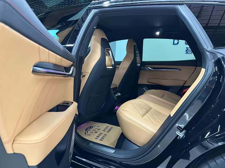 Фото 6 - Zeekr 001