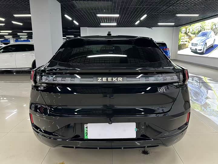 Фото 7 - Zeekr 001