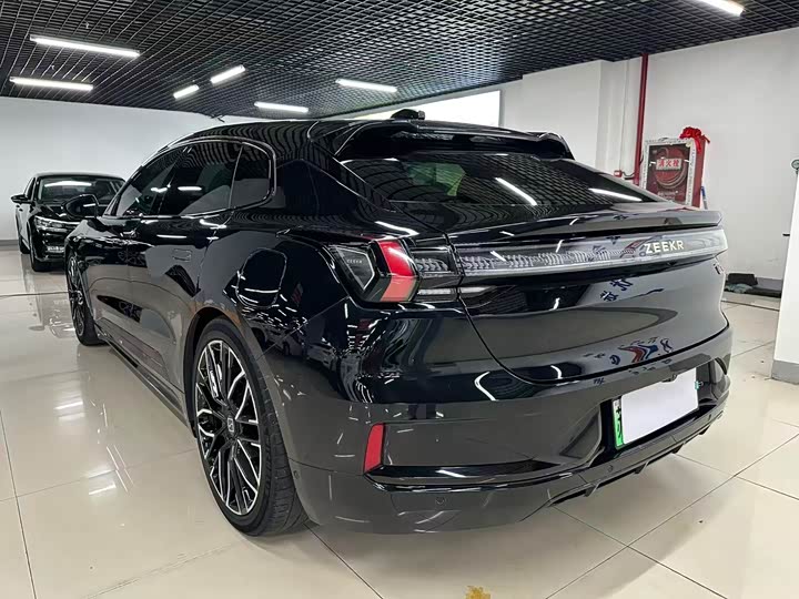 Фото 8 - Zeekr 001