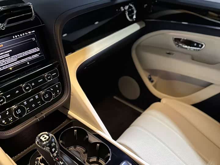 Фото 5 - Bentley Bentayga