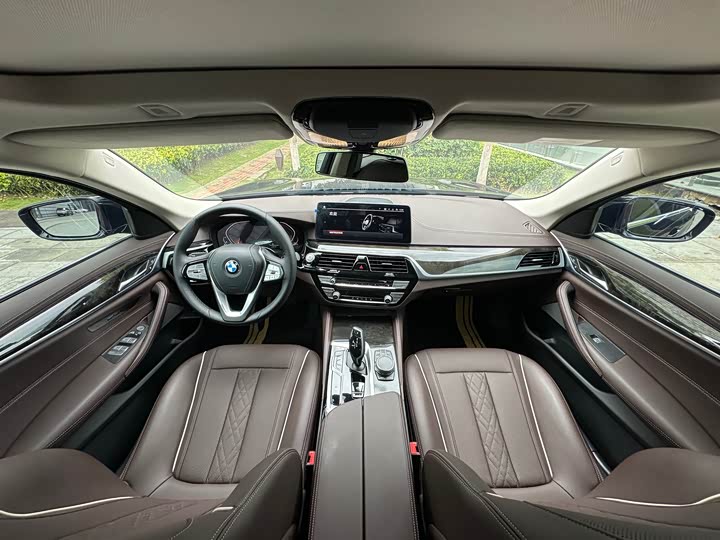 Фото 13 - BMW 5 Series