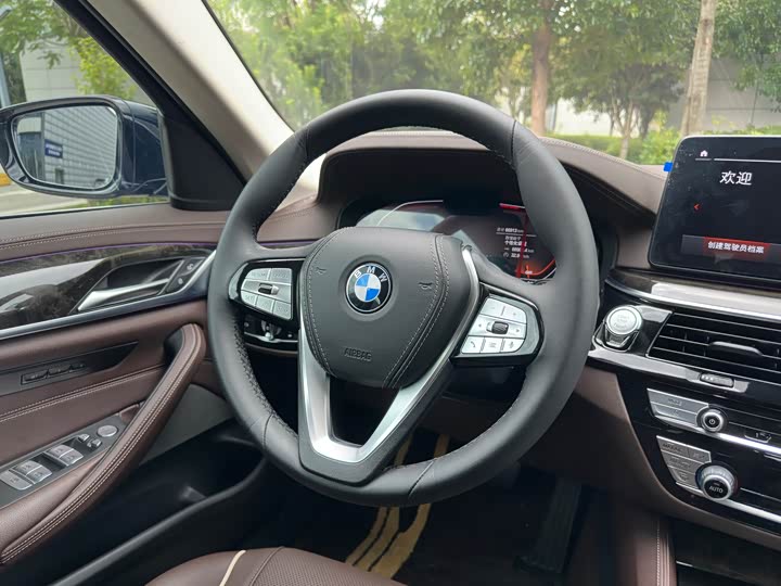 Фото 14 - BMW 5 Series