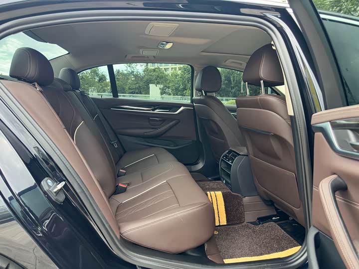 Фото 15 - BMW 5 Series