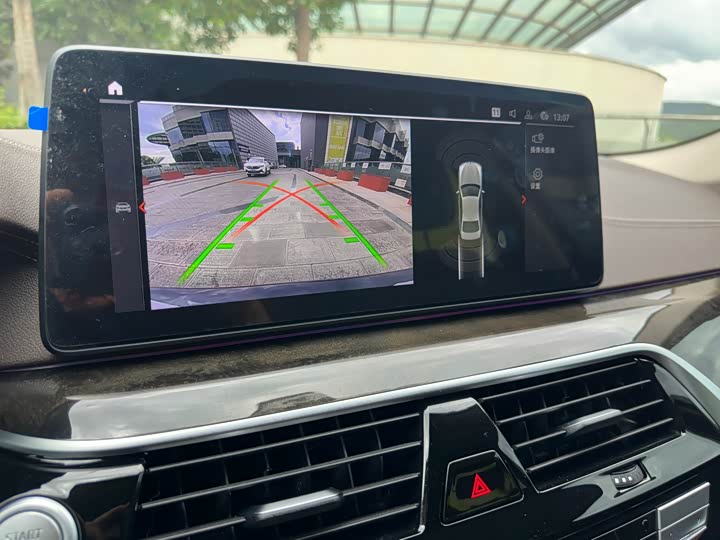 Фото 18 - BMW 5 Series