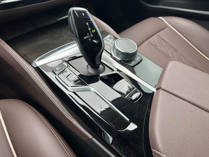 Фото 19 - BMW 5 Series