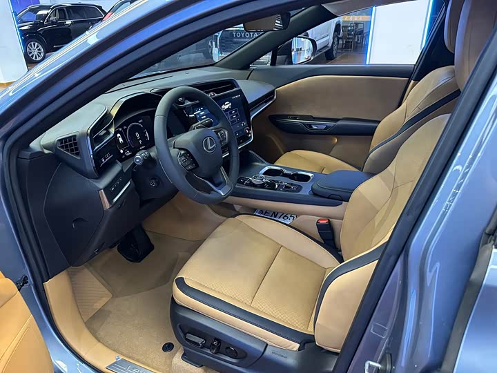 Фото 10 - Lexus RZ