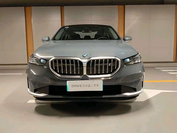 Фото 2 - BMW i5