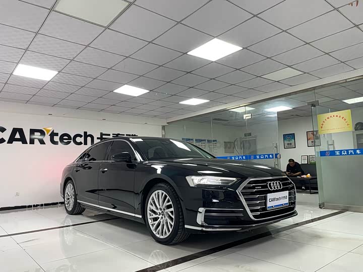 Фото 3 - Audi A8