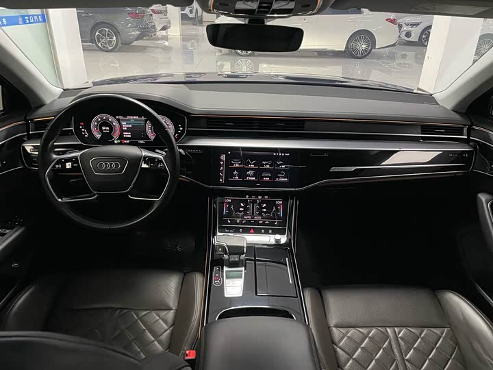 Фото 4 - Audi A8