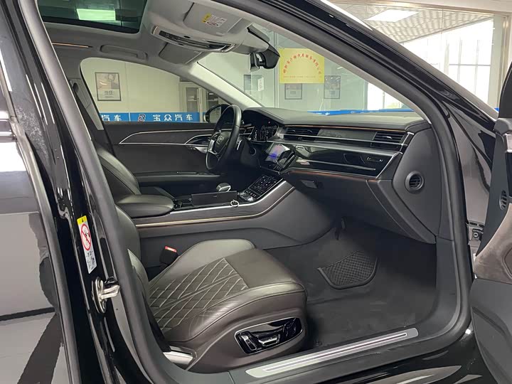 Фото 7 - Audi A8