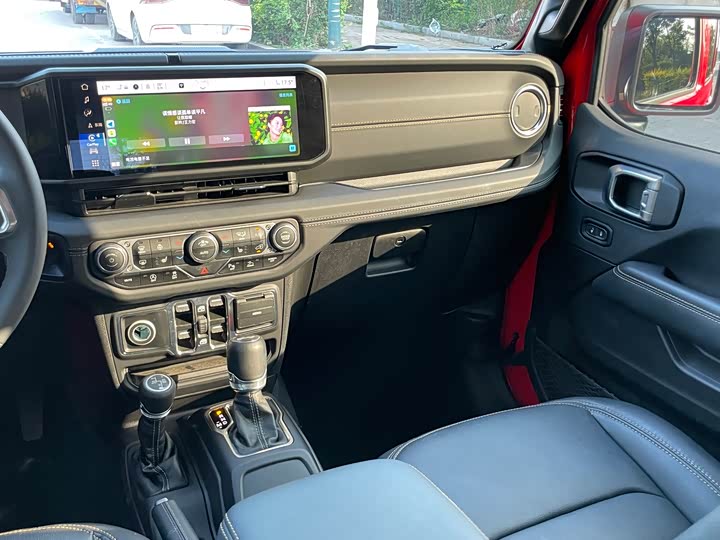 Фото 10 - Jeep Wrangler