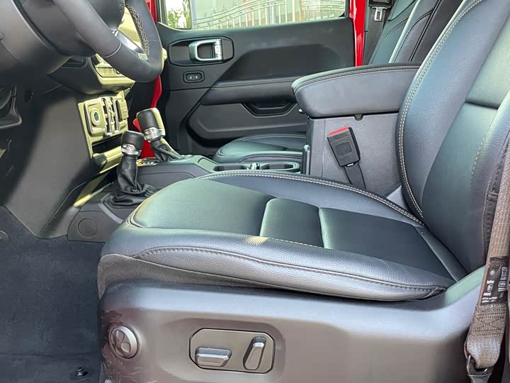 Фото 13 - Jeep Wrangler