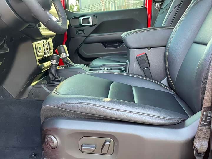 Фото 8 - Jeep Wrangler