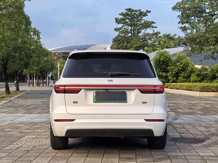 Фото 8 - LiXiang One