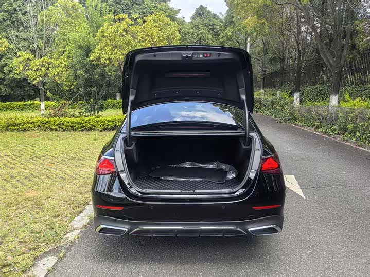 Фото 11 - Mercedes-Benz E-Class