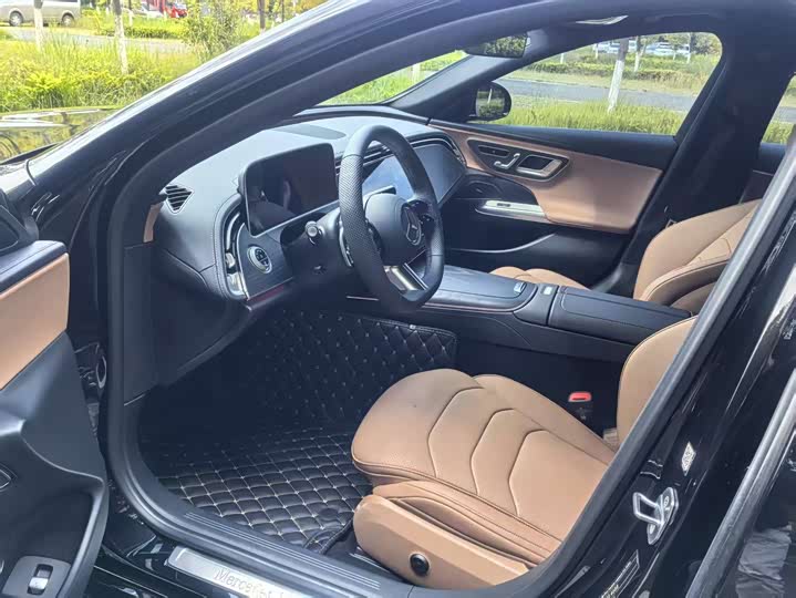 Фото 12 - Mercedes-Benz E-Class