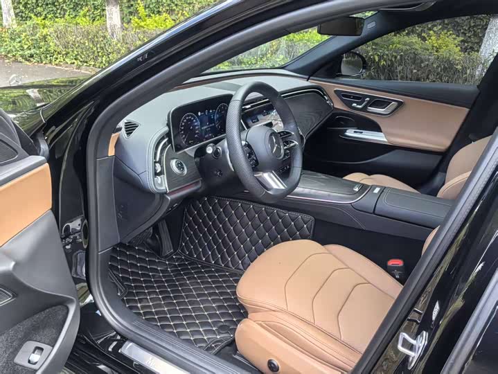 Фото 13 - Mercedes-Benz E-Class