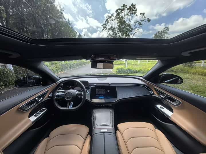 Фото 14 - Mercedes-Benz E-Class